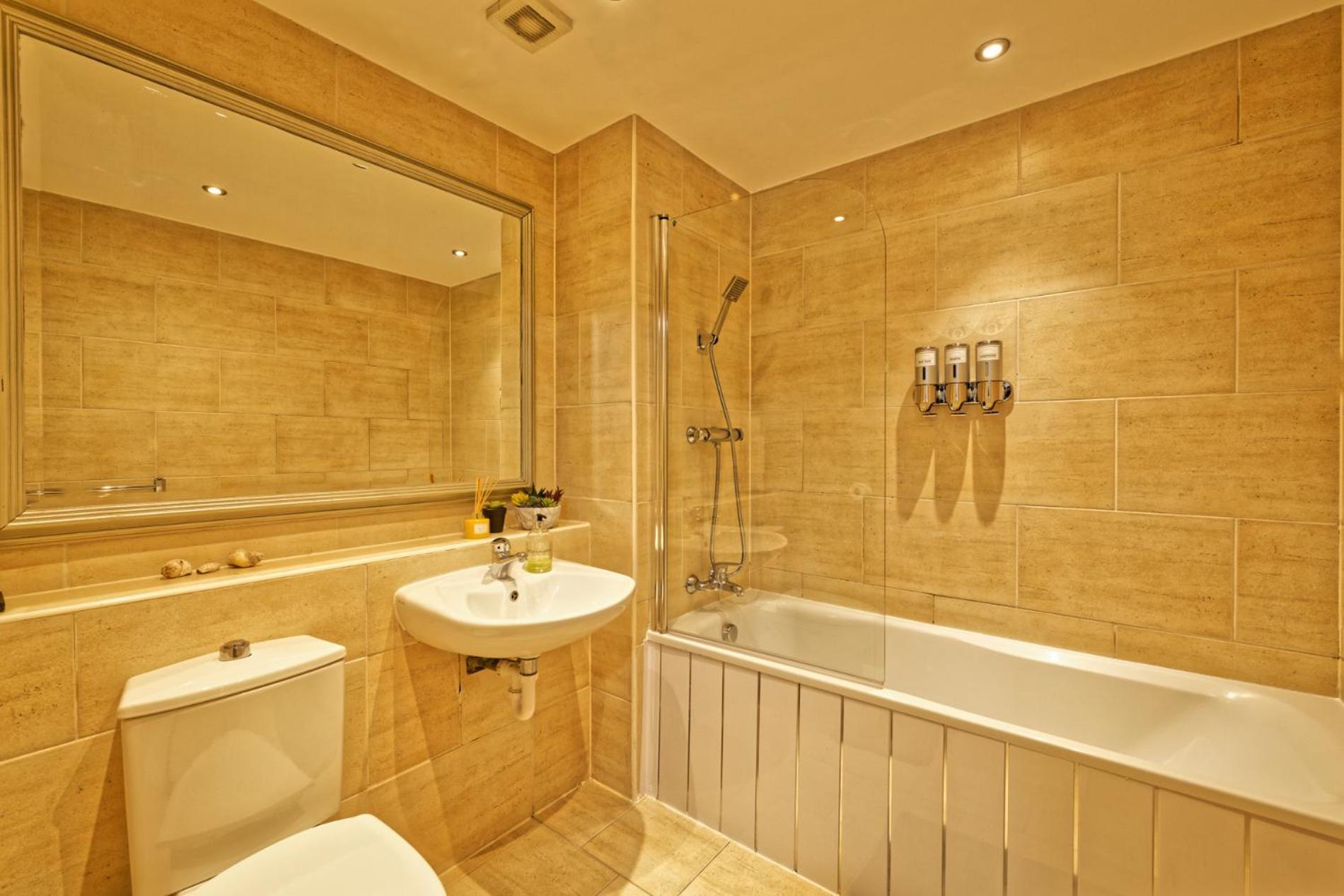 Sidemersey Livings- Convenient And Central 2-Bedroom Haven In L1 Liverpool Exterior photo