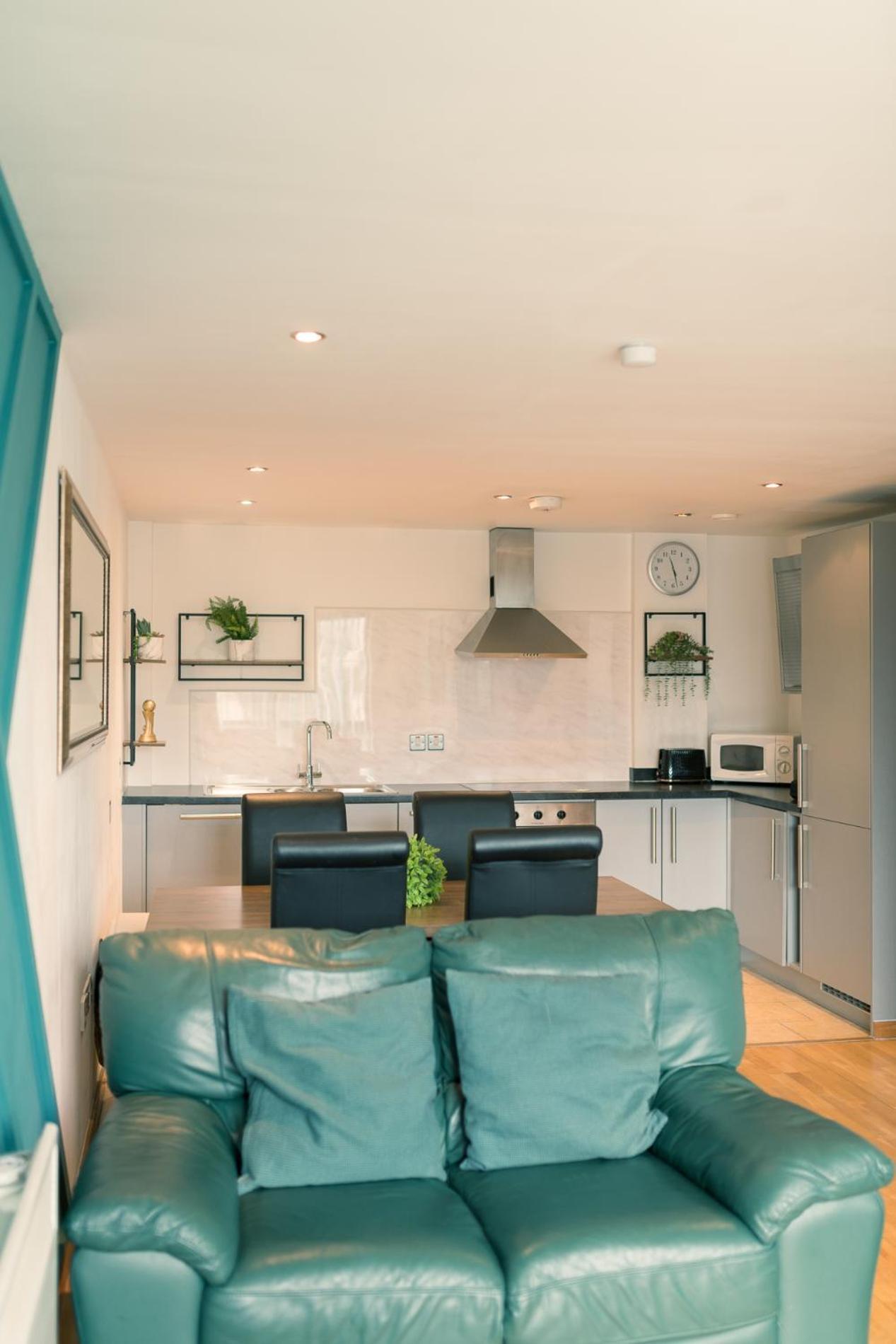 Sidemersey Livings- Convenient And Central 2-Bedroom Haven In L1 Liverpool Exterior photo